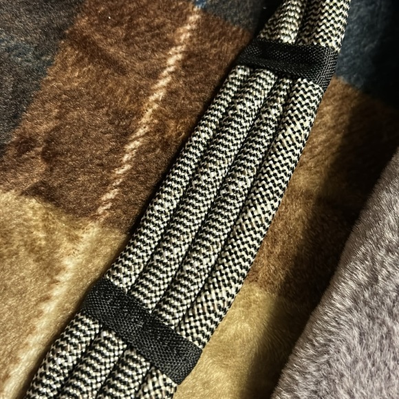 Kavu Fuzzy Gray Sling Bag (givie 2) - Picture 4 of 10